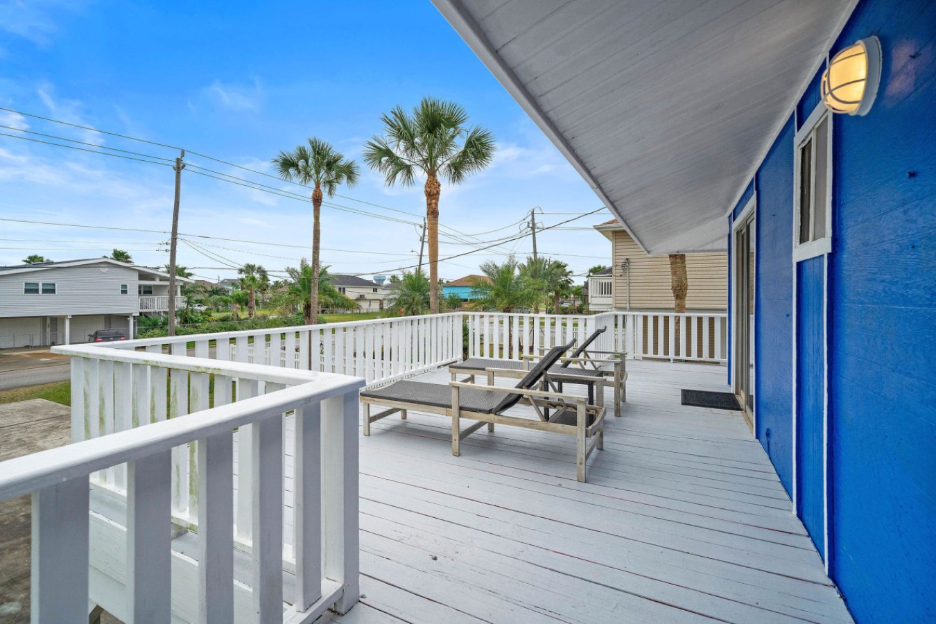 Book today and come relax on the charming porch