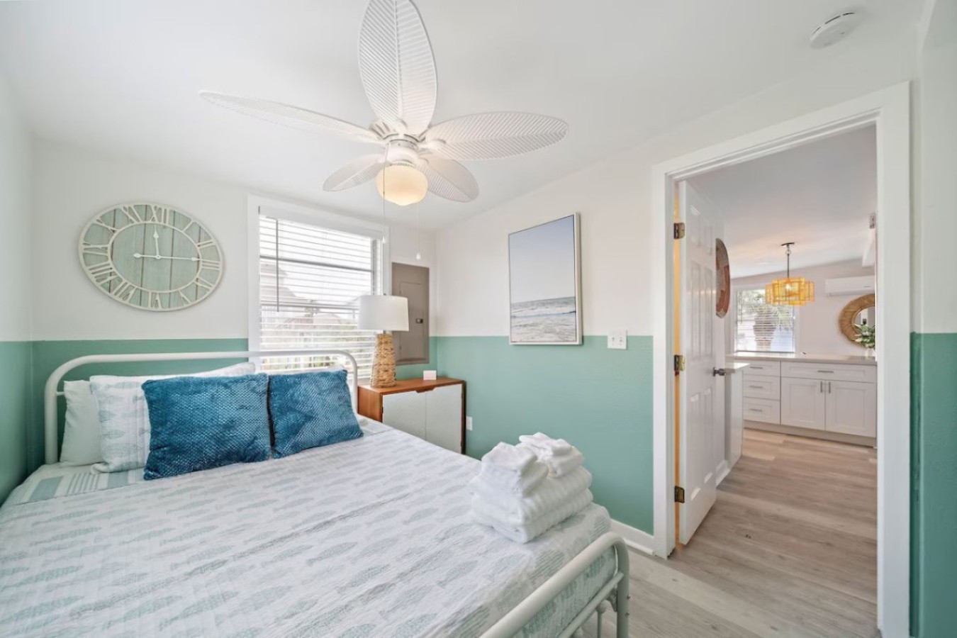 This bedroom has a queen bed