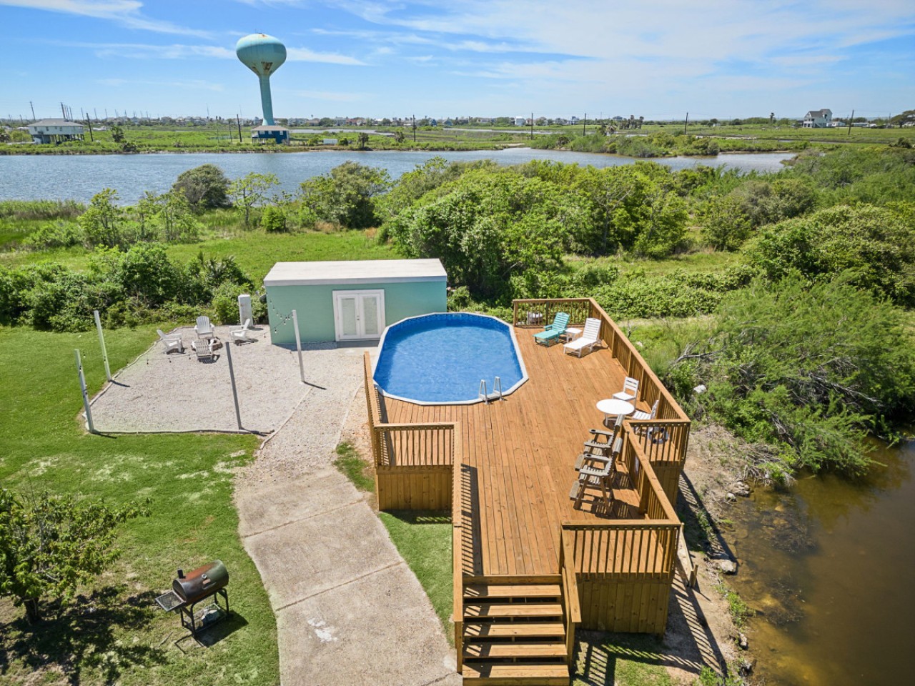 Relax by the pool & soak up the Texas sunshine