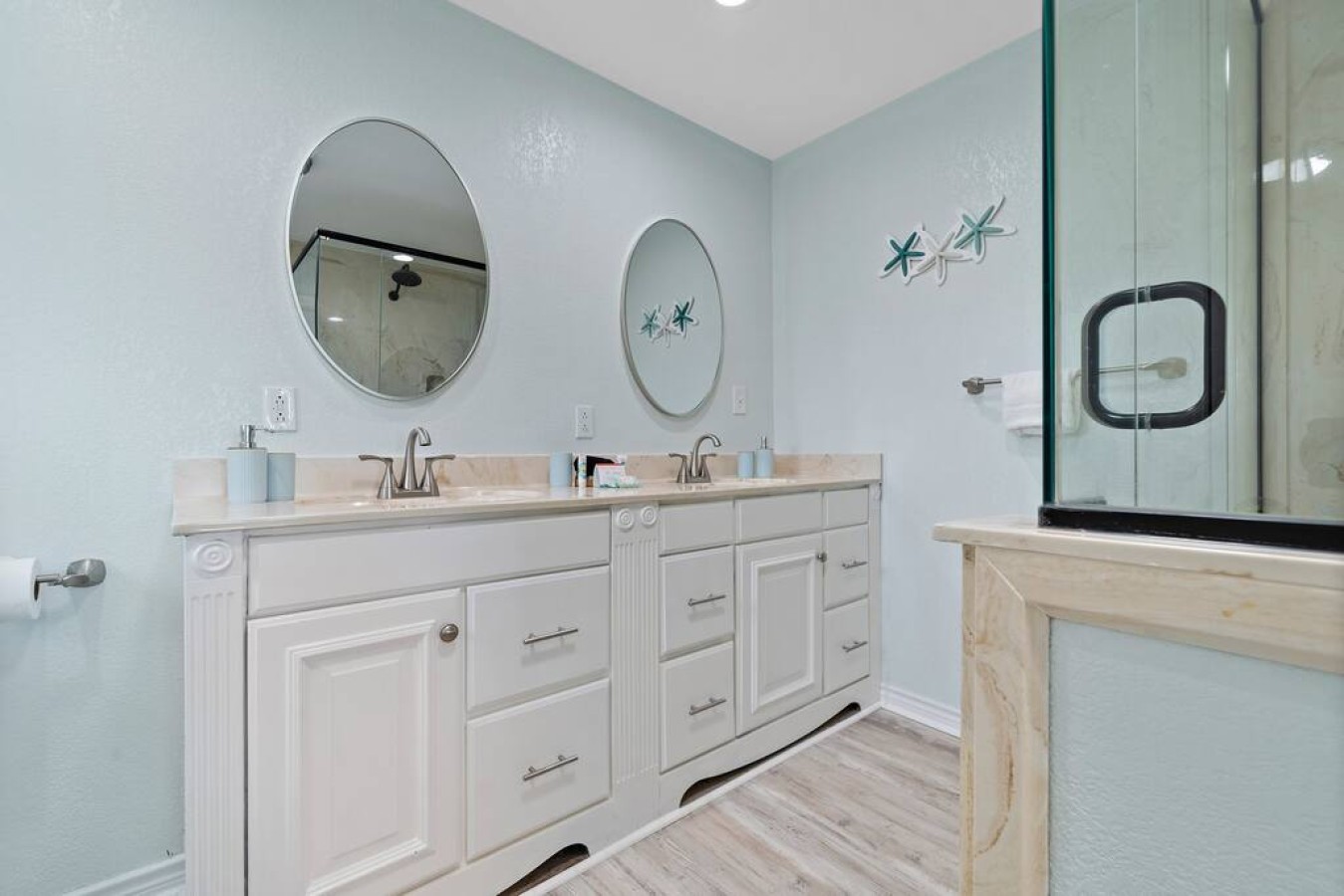 Another angle of the bathroom