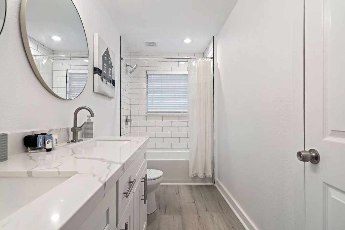 Another angle of the bathroom
