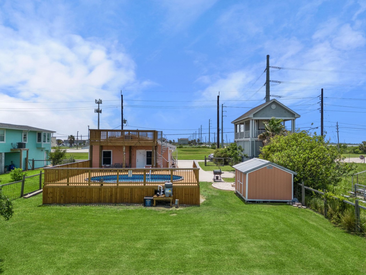 Enjoy laughter & games in this expansive yard