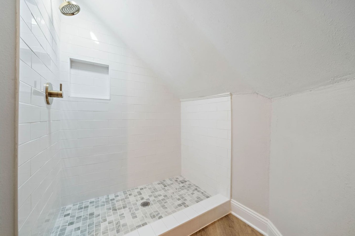 Another angle of the bathroom