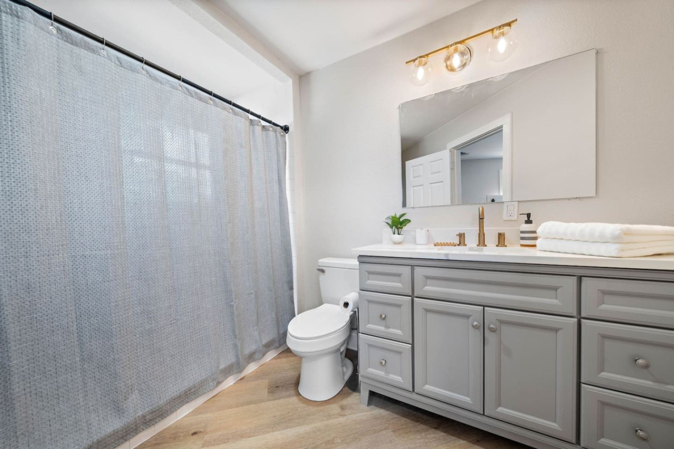 Feel pampered in this beautiful bathroom
