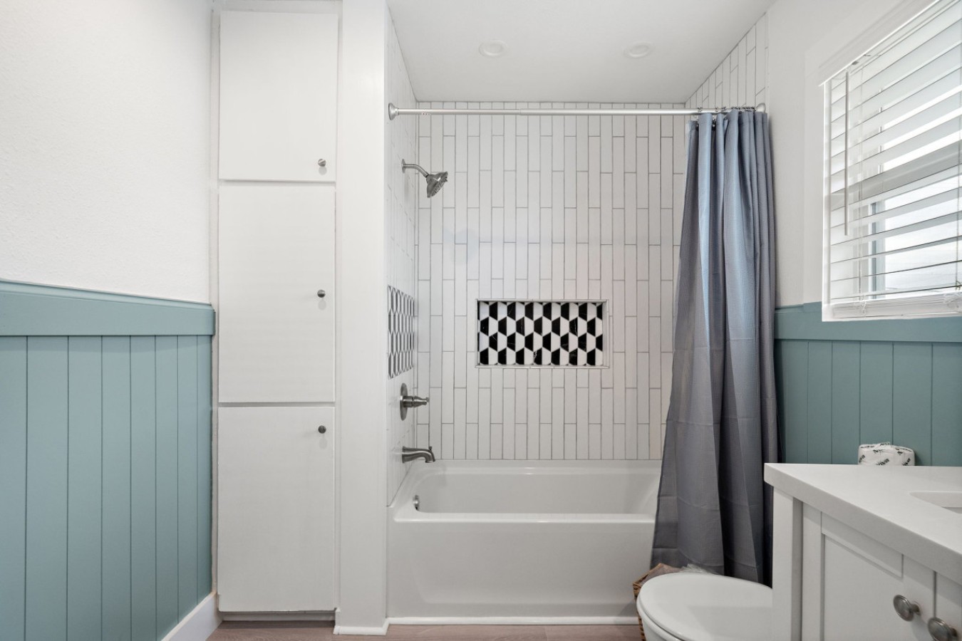 Another angle of the bathroom