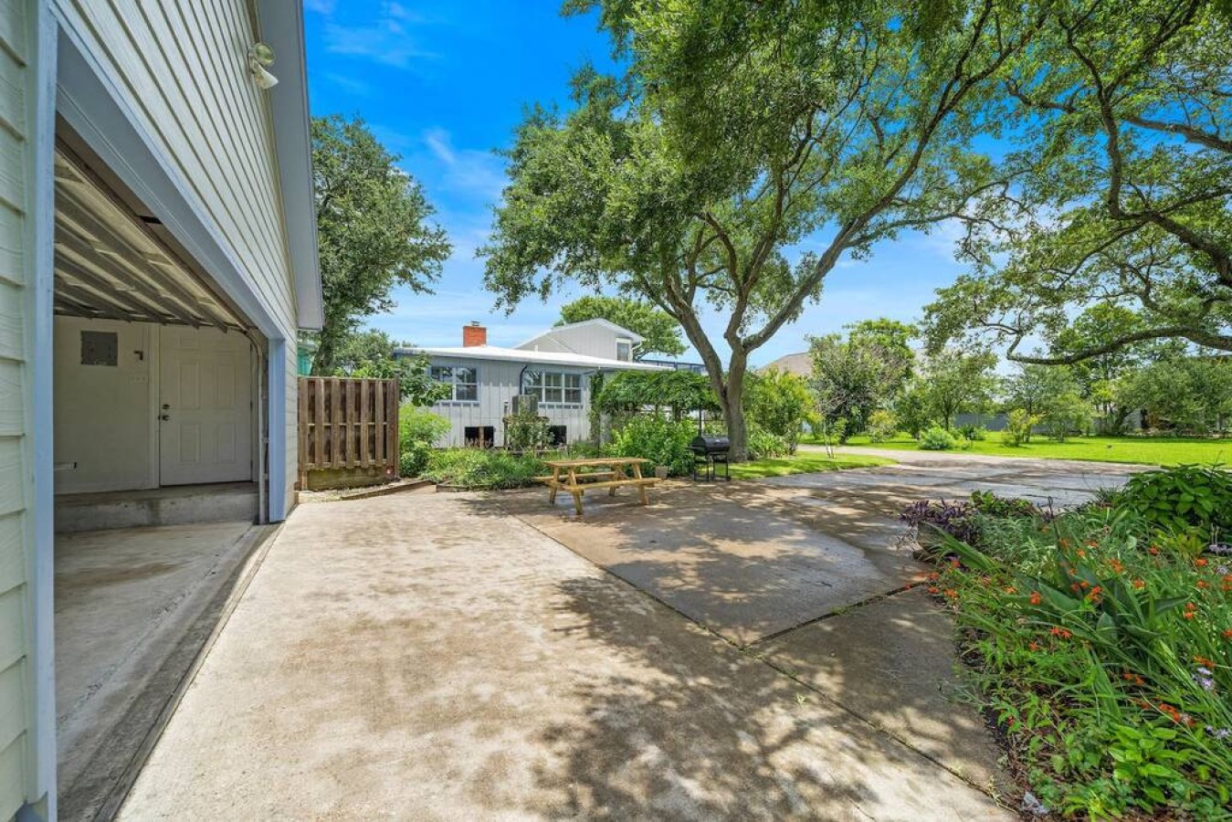 Plenty of space for games and backyard fun