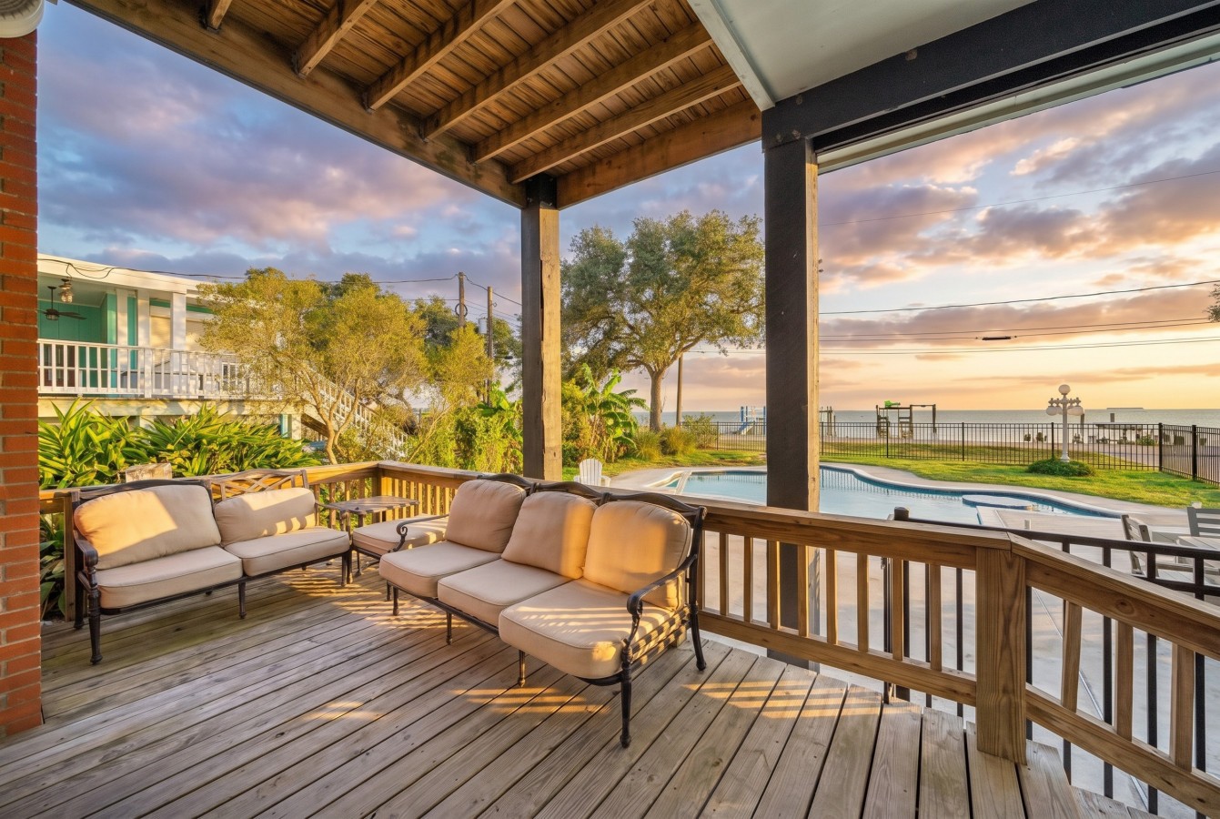 Book today and come relax on the charming porch