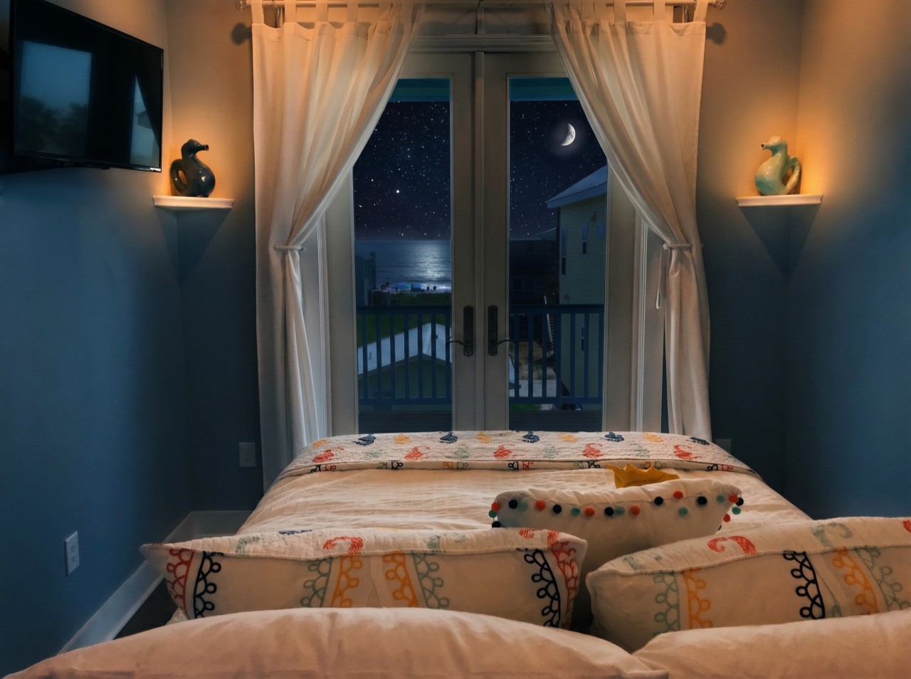 This bedroom has a queen size bed