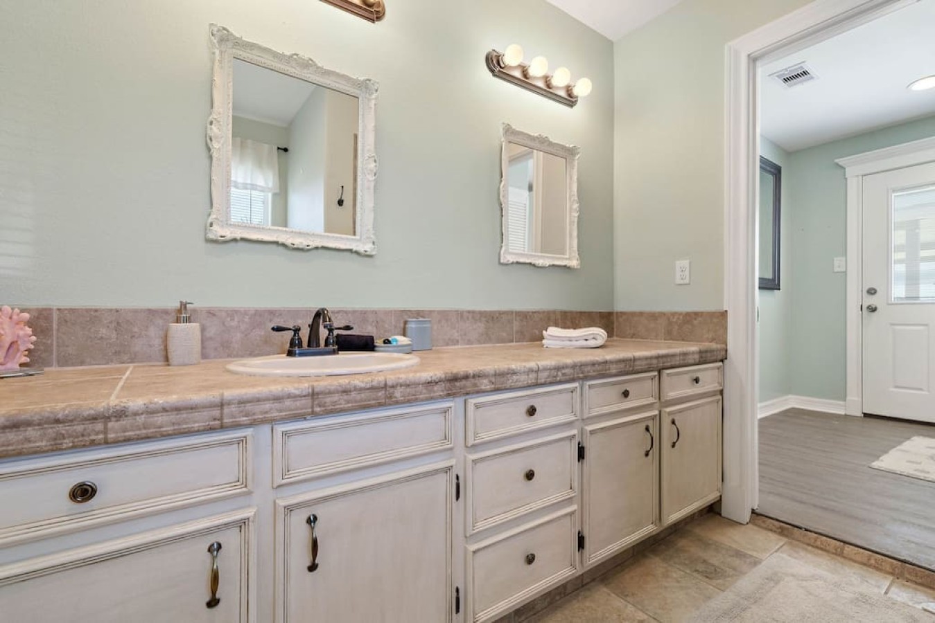 A luxurious bathroom ready for you to enjoy