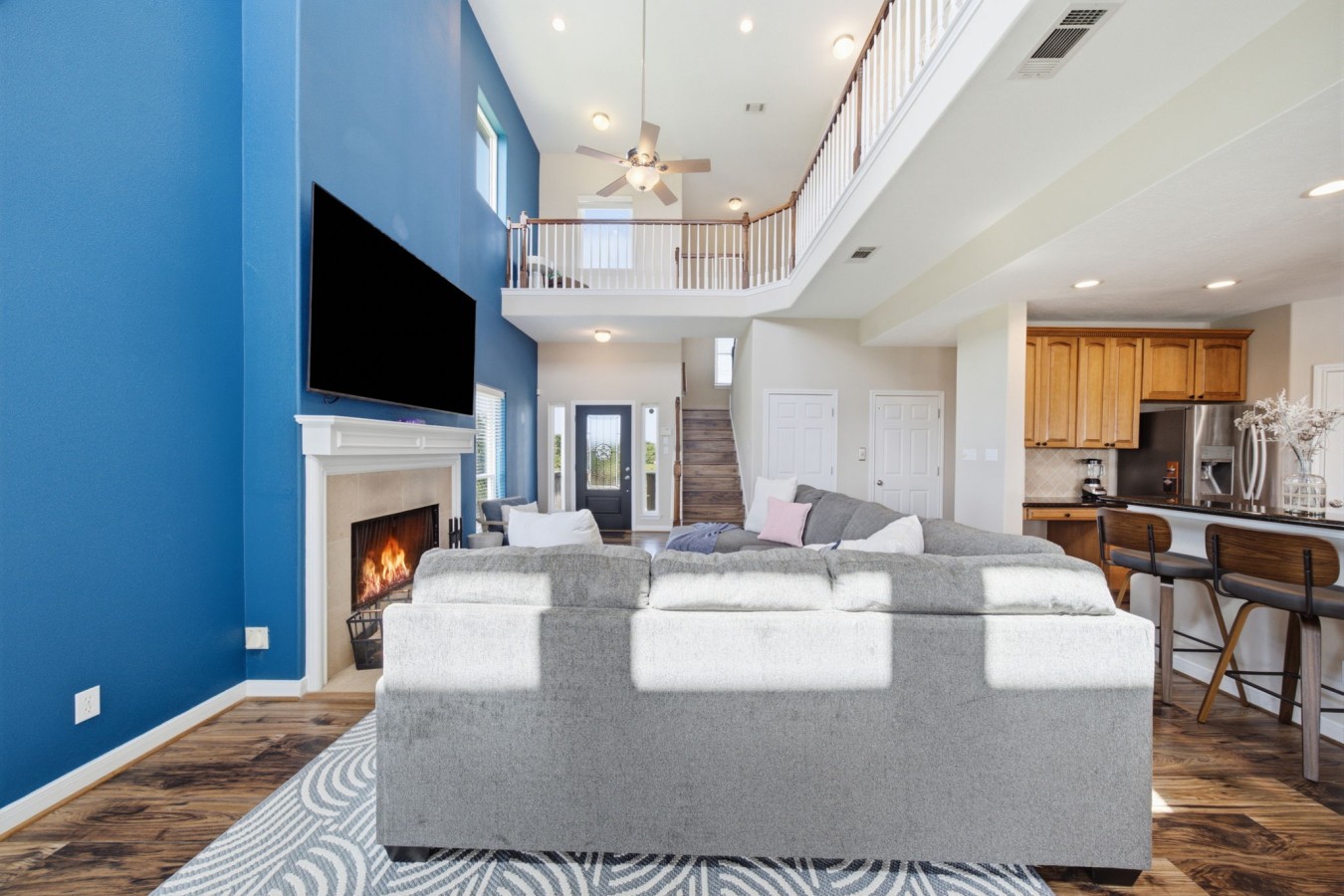 From the sectional to the kitchen — everything flows perfectly