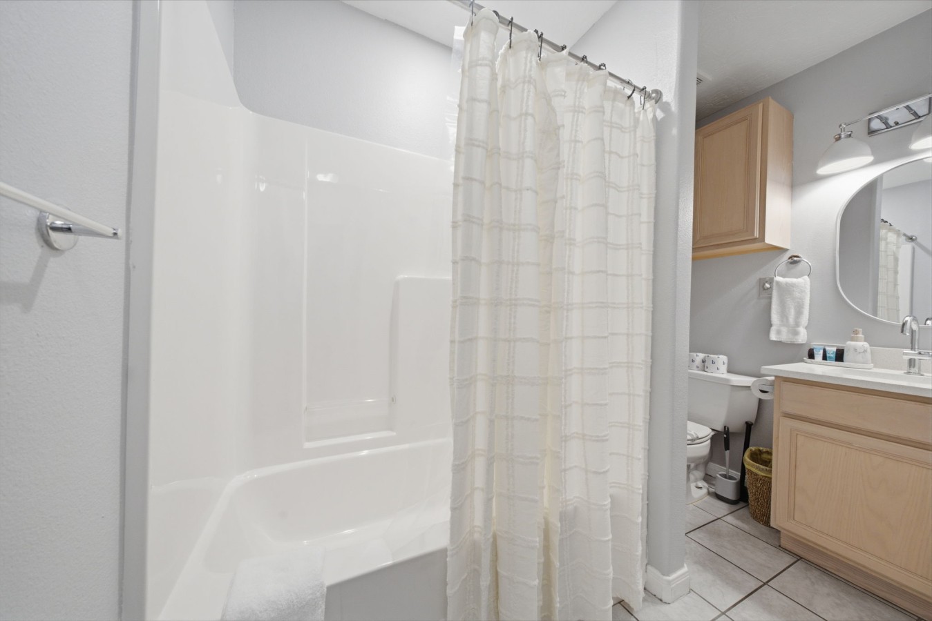 Fresh towels & thoughtful amenities waiting just for you