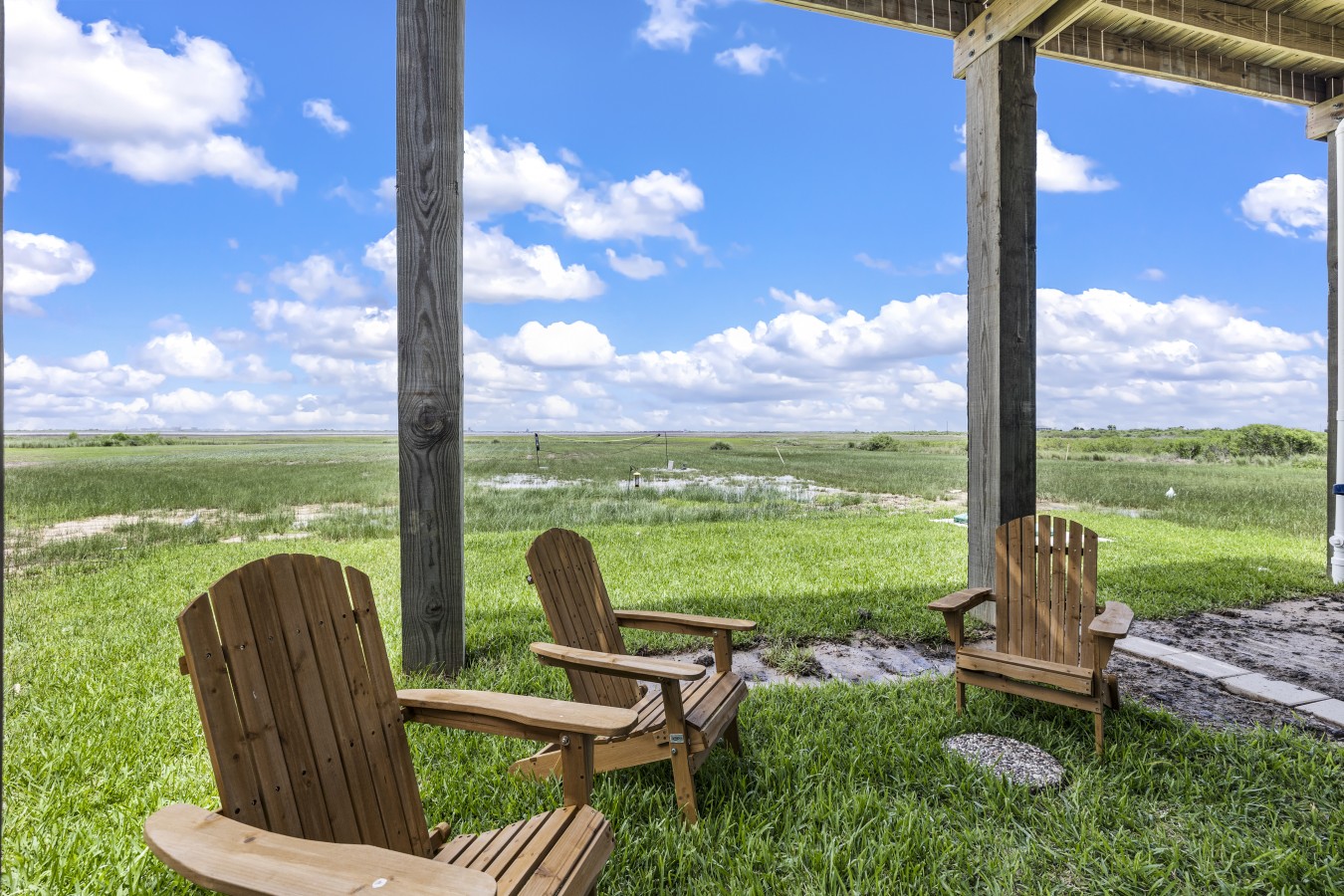 Your own outdoor oasis with room for the whole crew