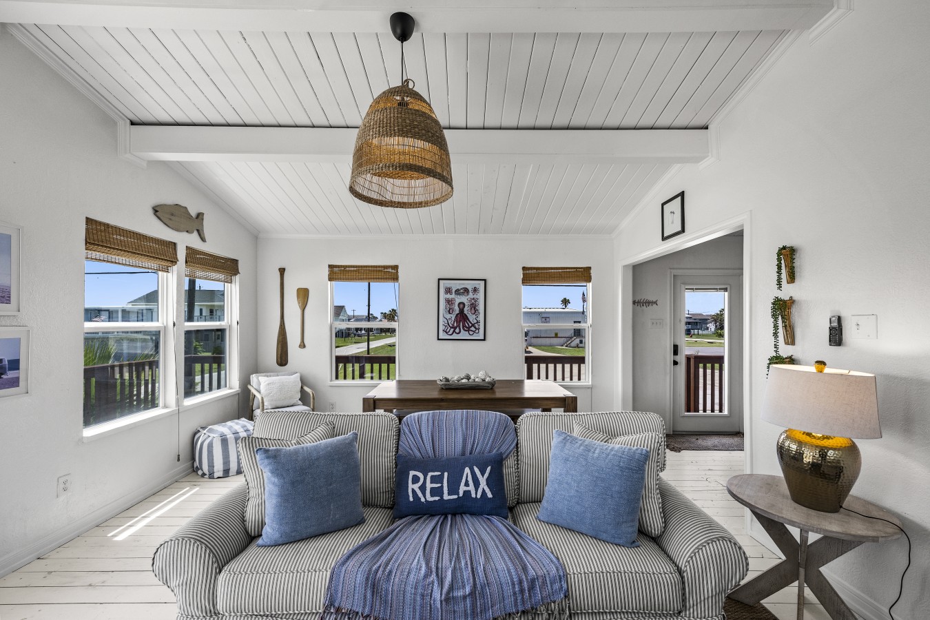 Curl up & let the beach vibes wash over you