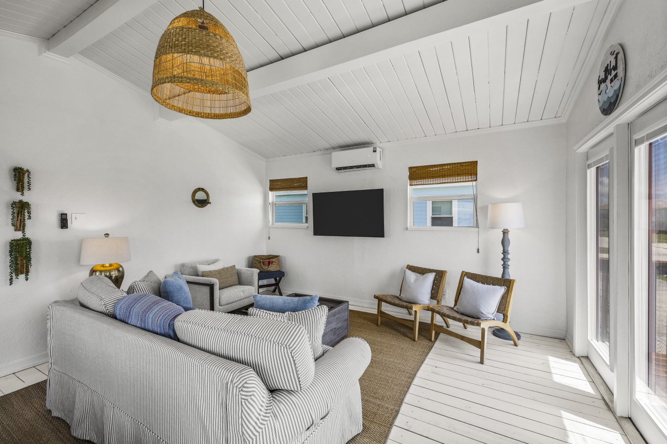 Coastal charm & comfort in every corner of this space