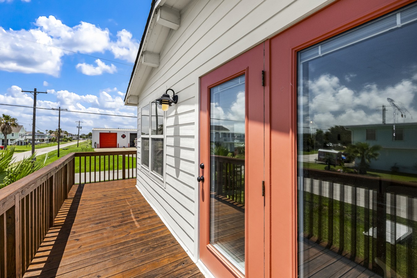 Book today and come relax on this charming deck