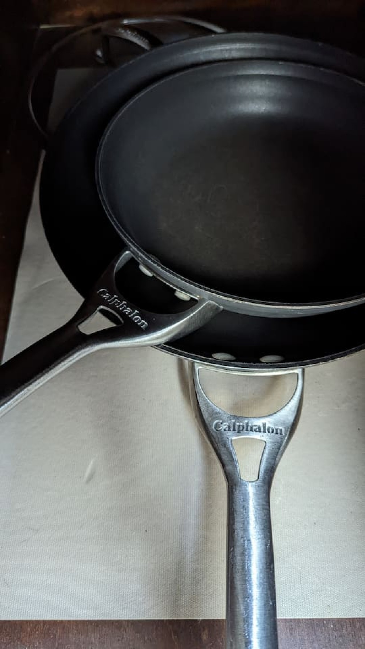 Fully equipped kitchen, right down to the pots & pans