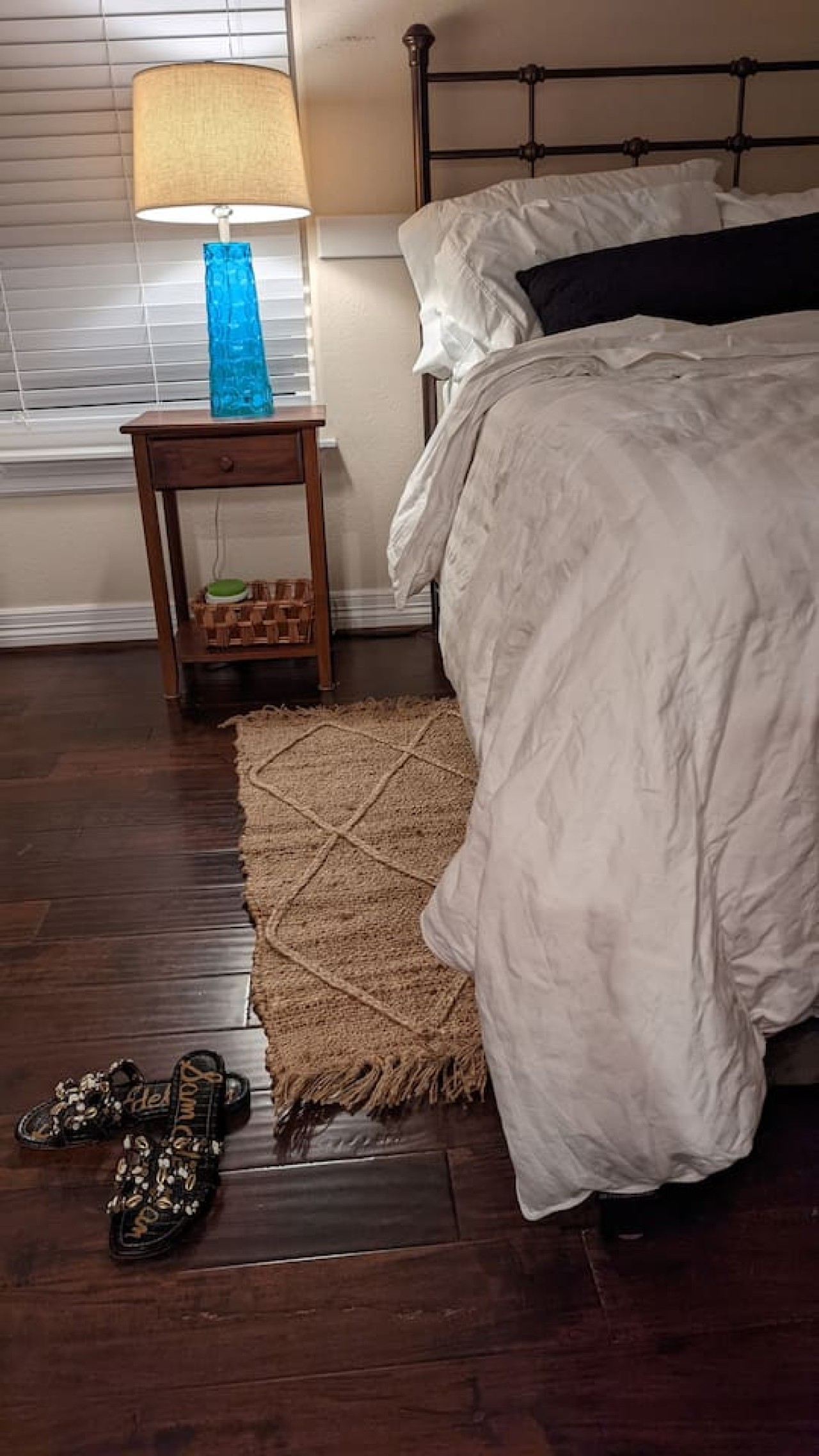 Coastal touches & comfortable bedding throughout
