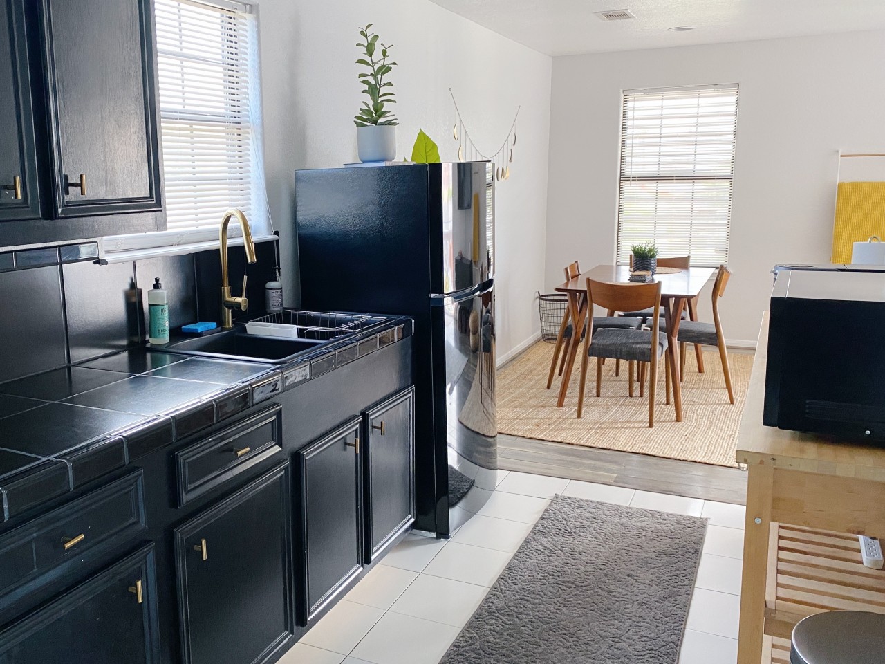 Whip up delicious meals in this sleek & stylish kitchen