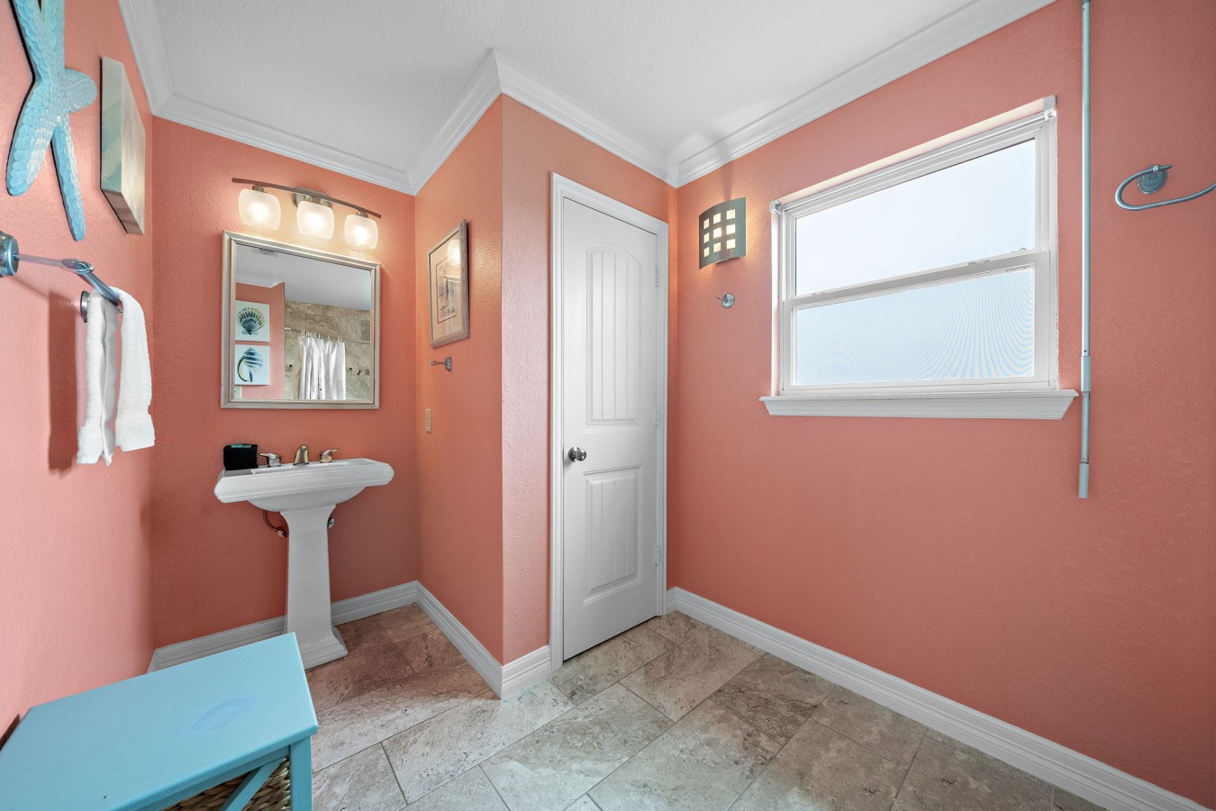 Fresh, clean bathroom with a relaxing coastal vibe