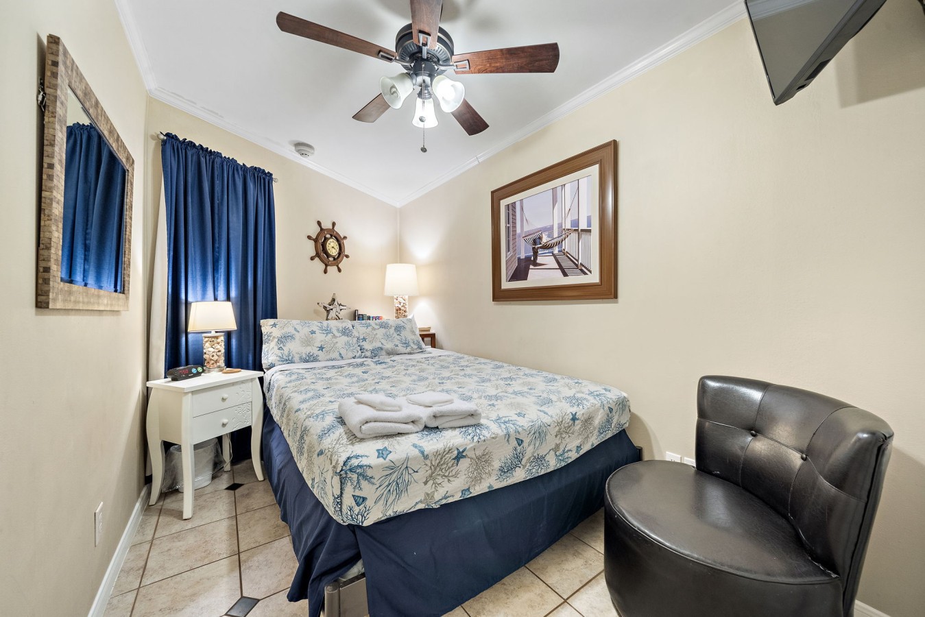 This bedroom has a queen bed