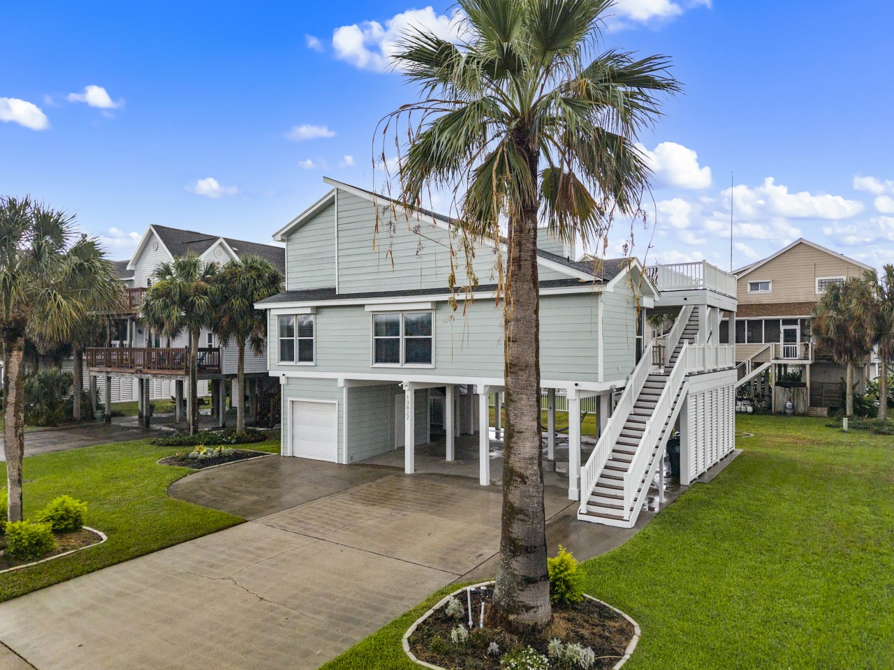 Palm trees, sunshine & coastal living await