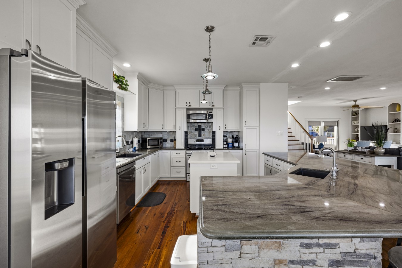 A kitchen perfect for preparing meals for the family!