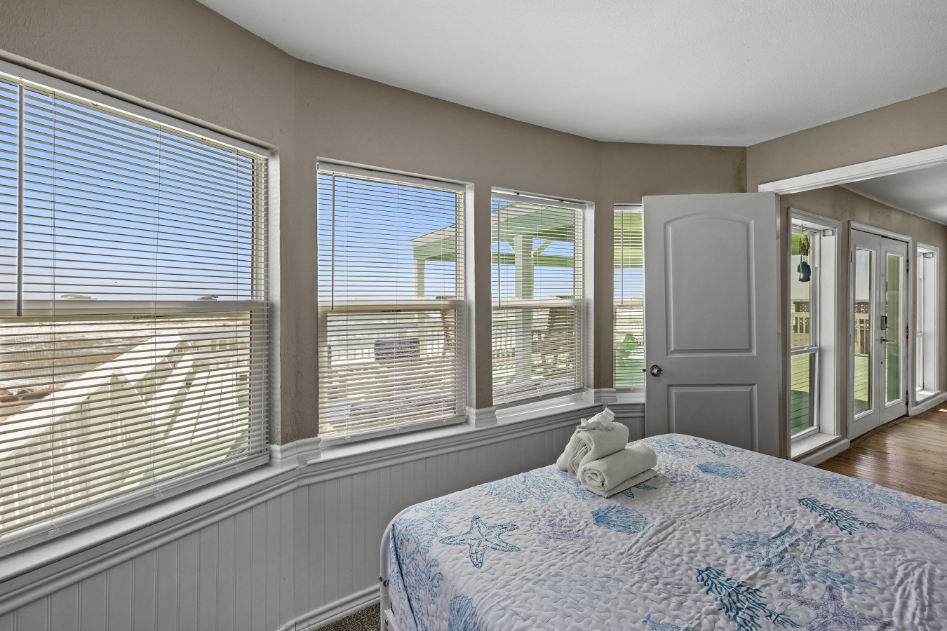 Coastal vibes for a peaceful night’s sleep