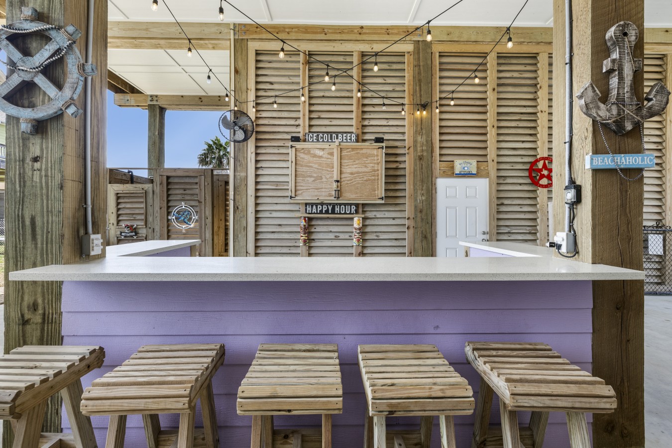 Happy hour starts here, no reservations needed