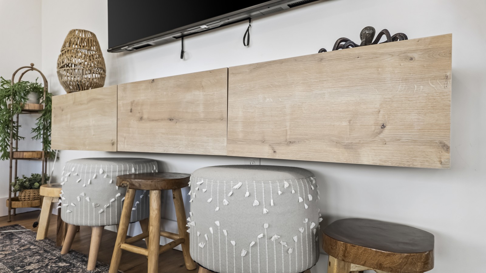 Extra seats for game nights & movie marathons