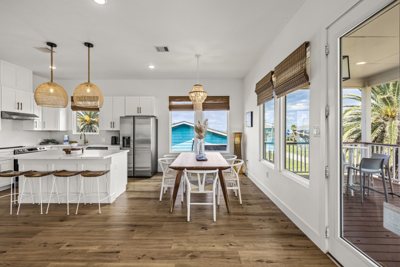 Cook, dine & gather in this bright open space