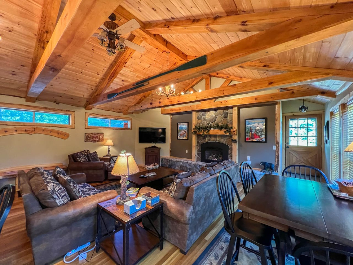 Indoor Fireplace And Scenic Nature Trails - Cozy Charming Cabin - North Conway, NH