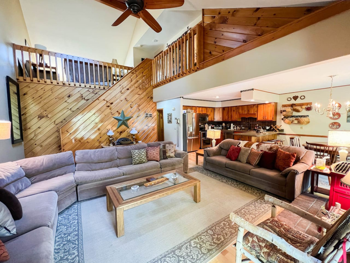 Fun Activities And Relaxing Third Floor Loft - Spacious Family Oasis - North Conway, NH