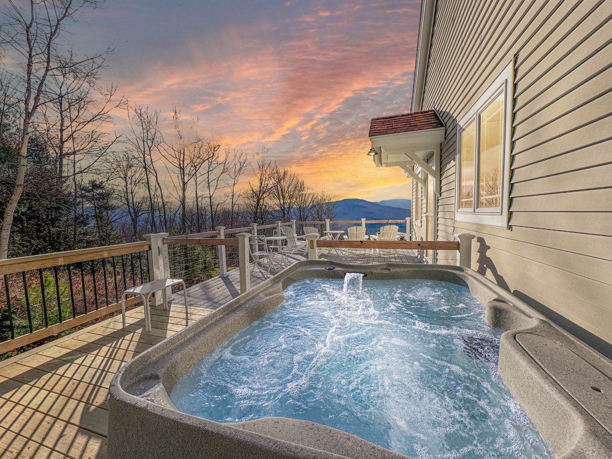 The Jackson Hideaway | Incredible Views + Hot Tub - Jackson, NH