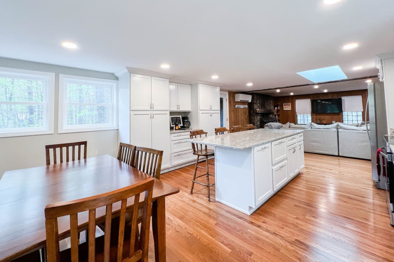 Cozy Cabin With Modern Amenities And Scenic Vibes - Spacious Retreat - North Conway, NH