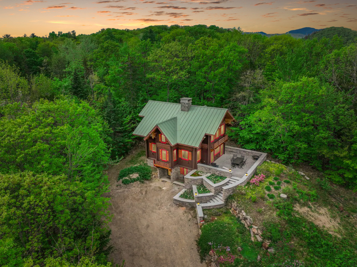Stunning Mountain Views And Cozy Patio - Charming Alpine Retreat - Jackson, NH