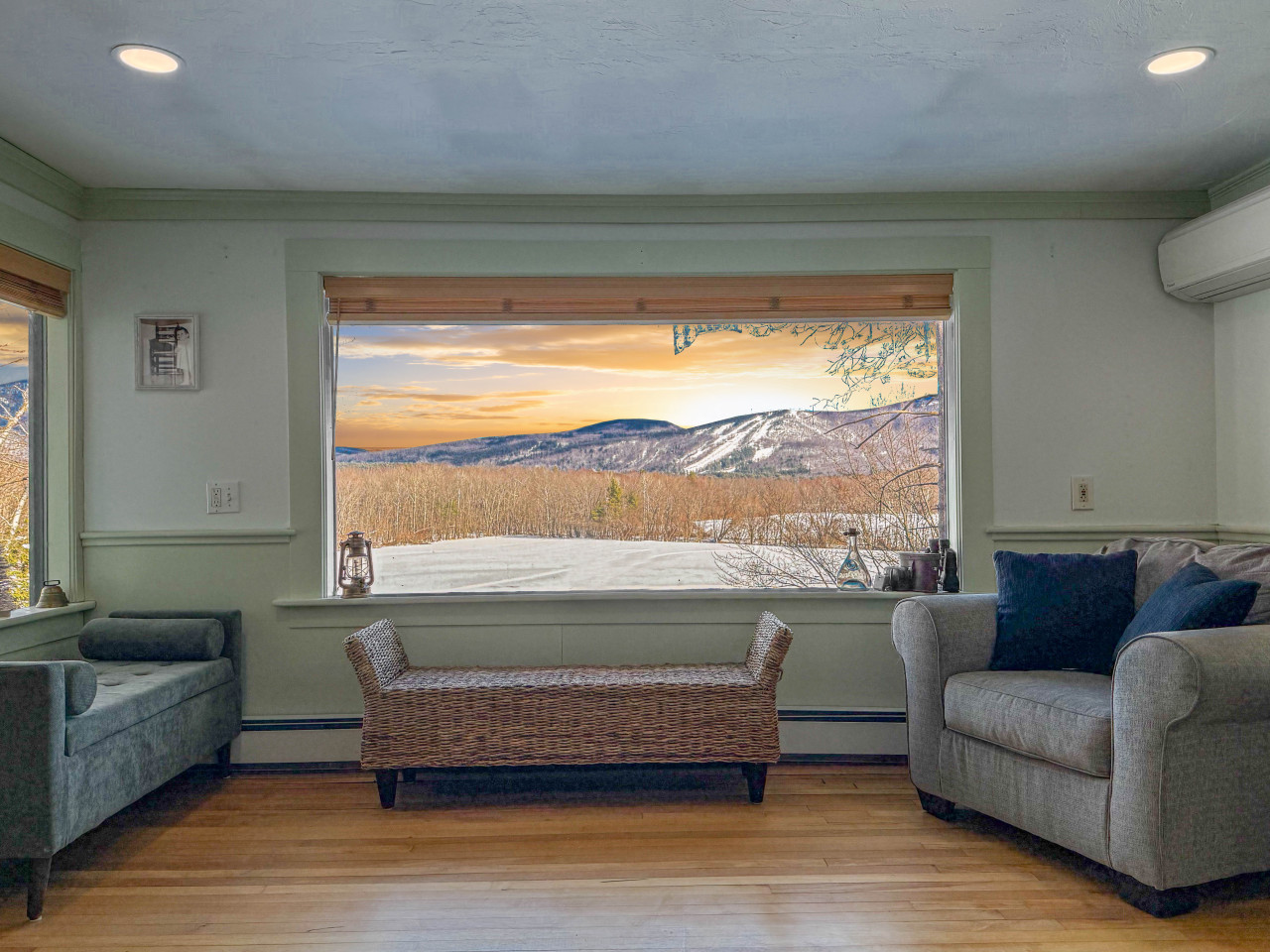Breathtaking Views And Cozy Fireplace - Stunning Mountain Retreat - North Conway, NH