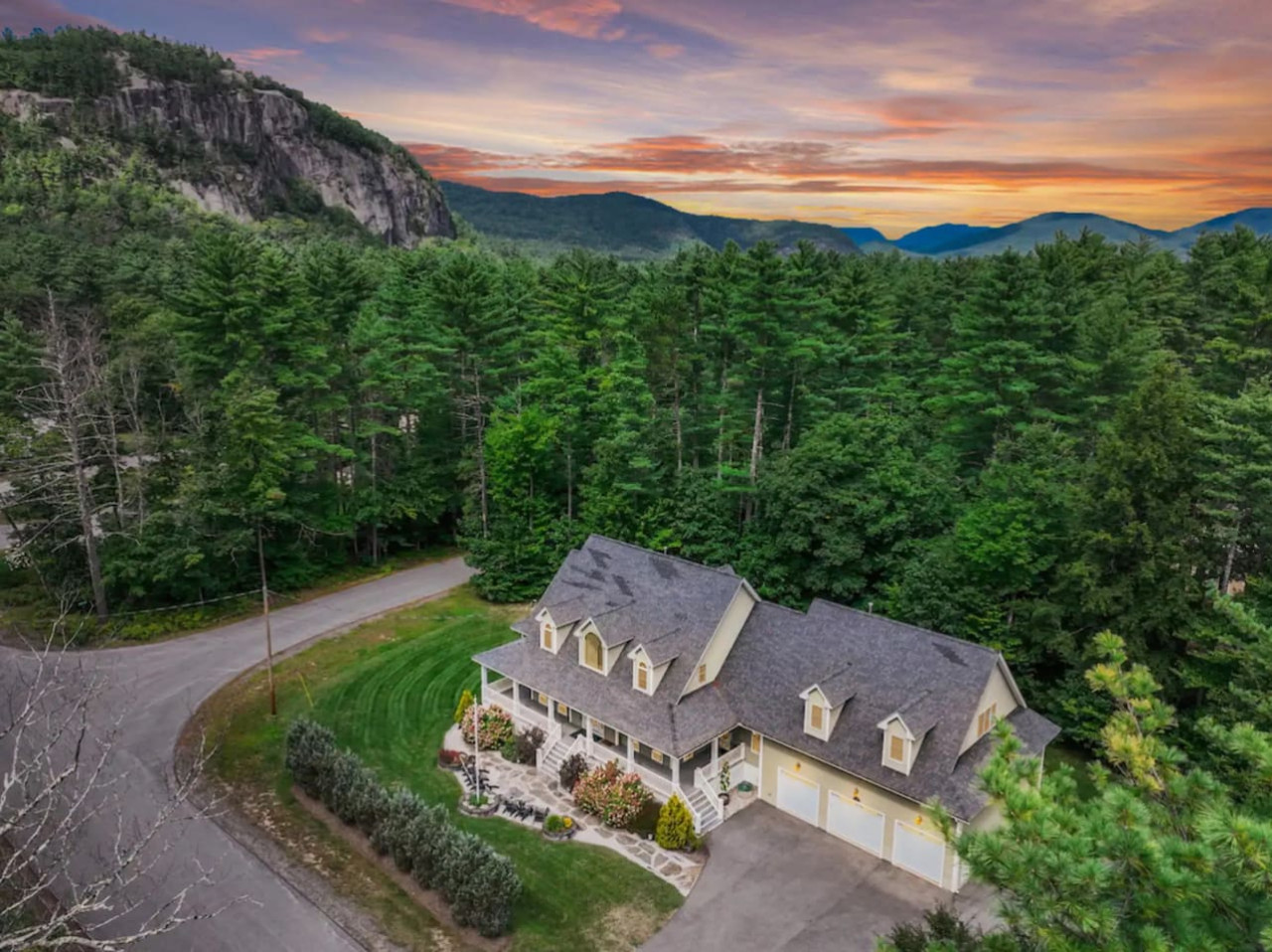 Private Theater And Hot Tub Oasis - Stunning Luxurious Retreat - Conway, NH