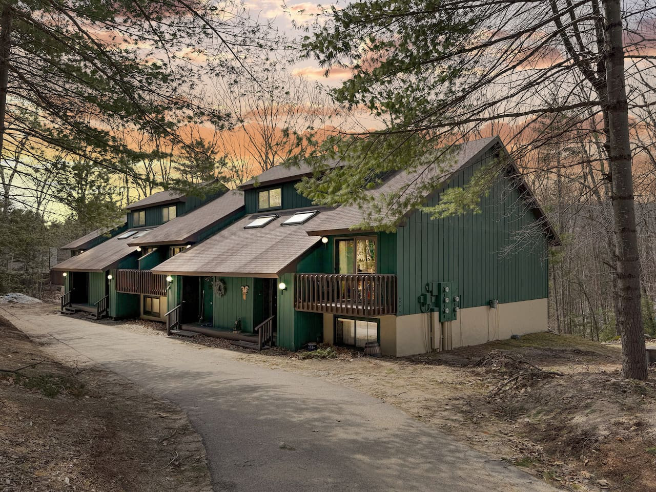 Gas Fireplace And Walk To Stonehurst Manor - Charming Cozy Retreat - North Conway, NH