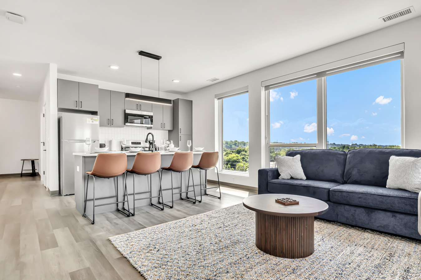 Vibrant & Sunny 2BR | Cleveland Clinic