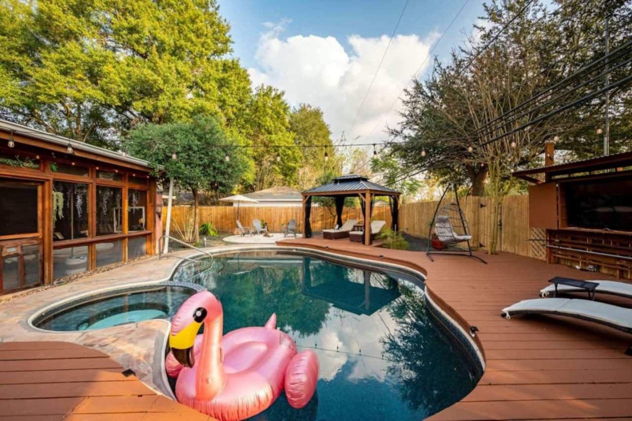 Bamboo Lagoon| Heated Pool | Spa, Outdoor Tv & Bbq - Houston, TX