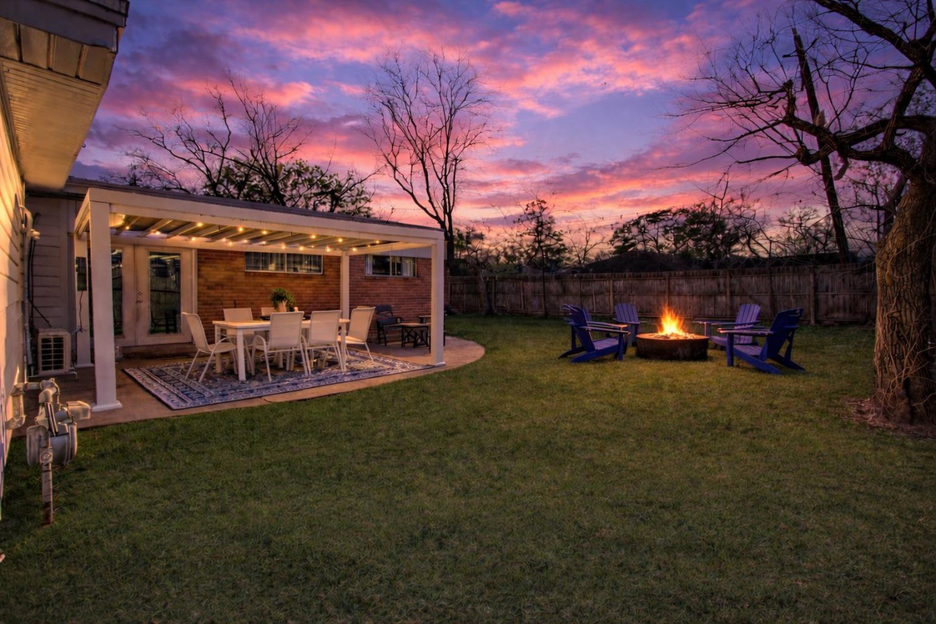 Sleeps 16+ | Game Room + 75” Tv | Fire Pit + Bbq - Houston, TX