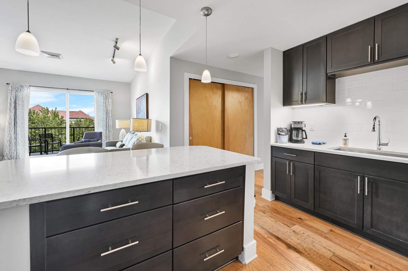 Accessible Roomy Downtown Balcony Condo 4