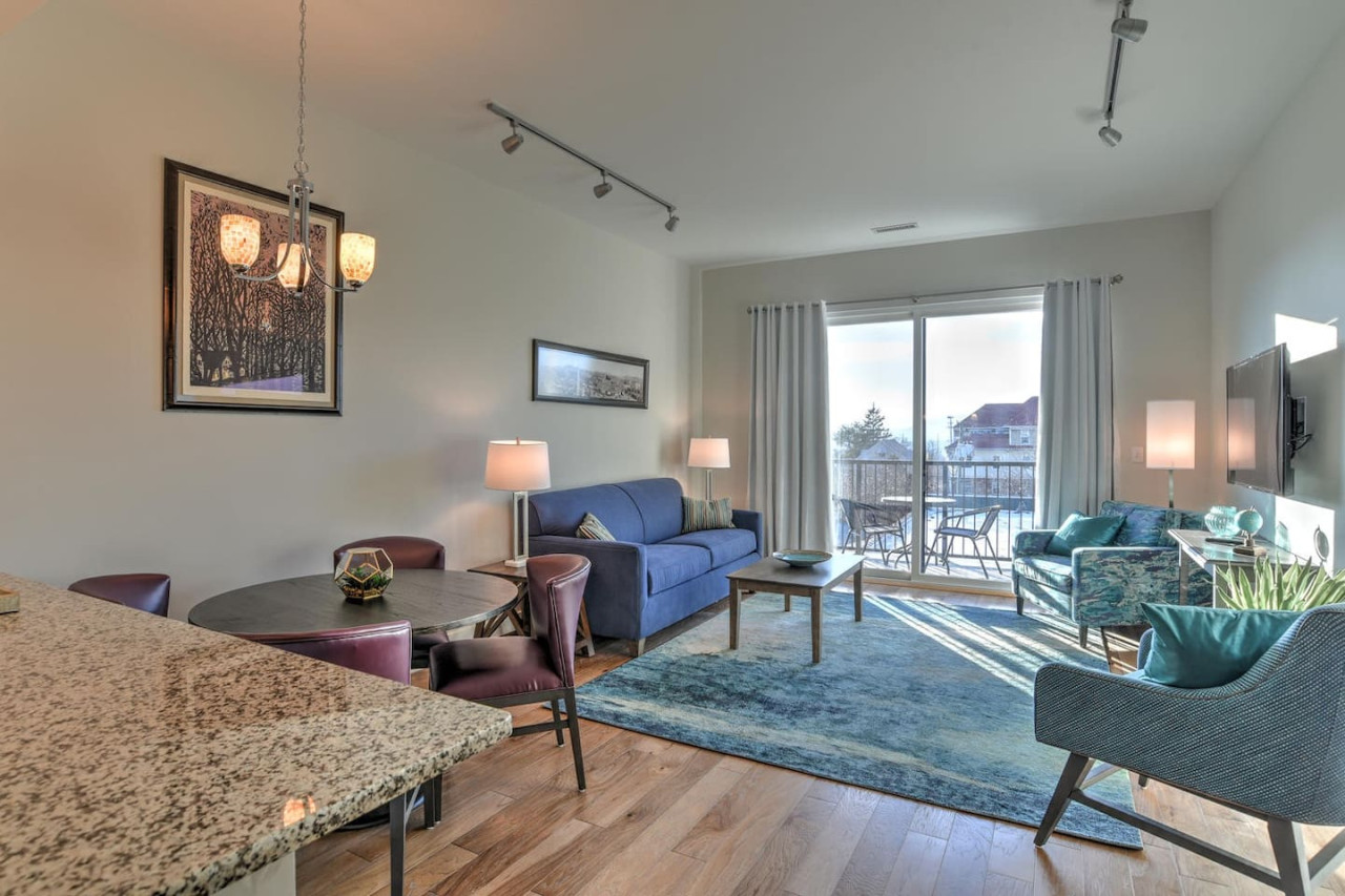 Spacious Sunset View Condo