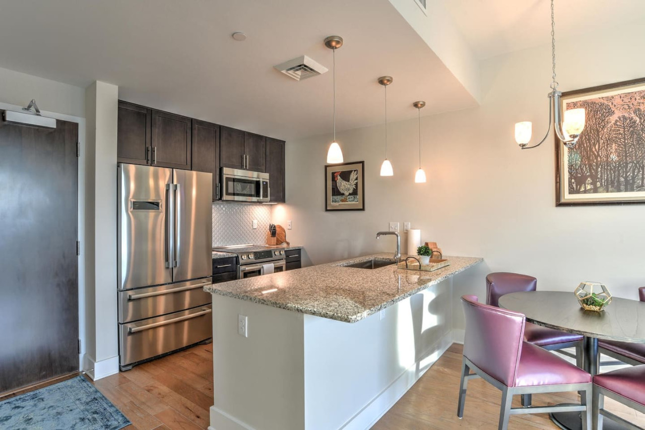 Spacious Sunset View Condo