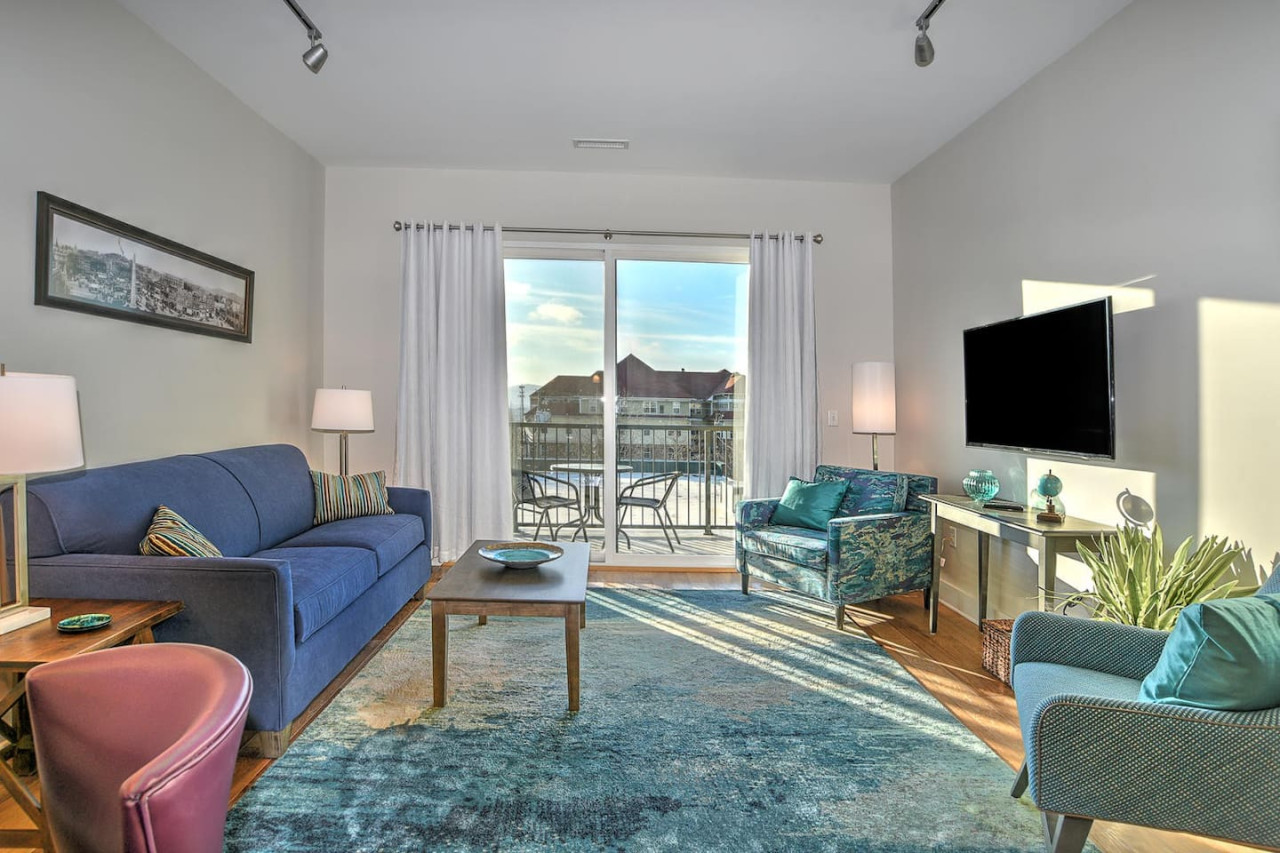 Spacious Sunset View Condo