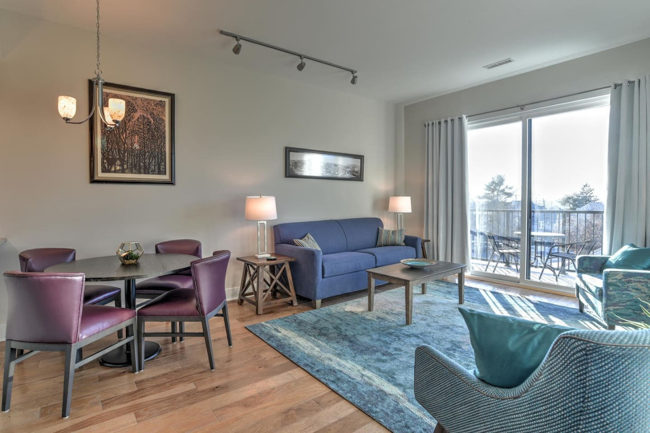 Spacious Sunset View Condo