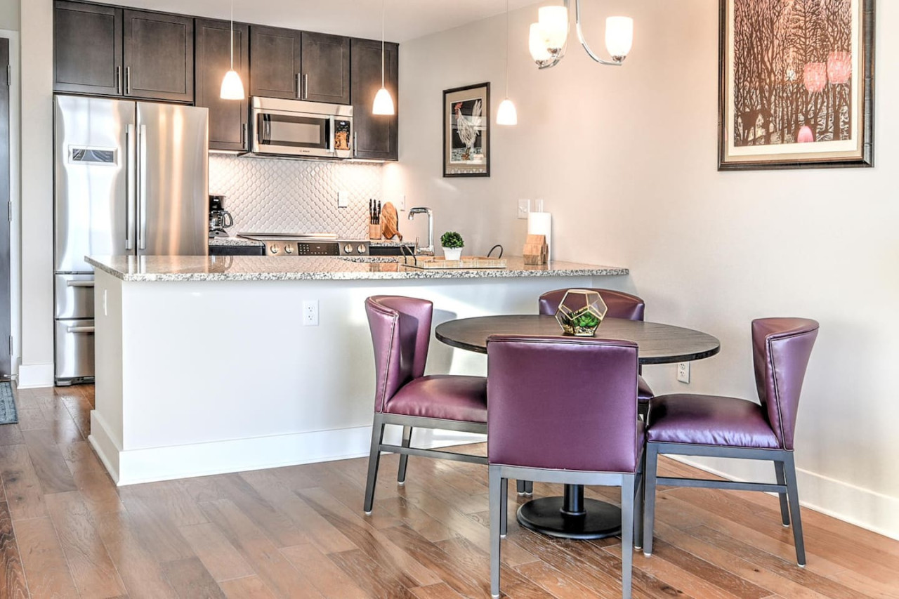 Spacious Sunset View Condo