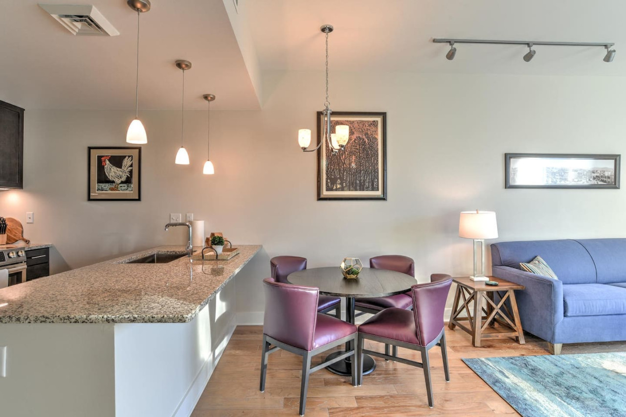 Spacious Sunset View Condo