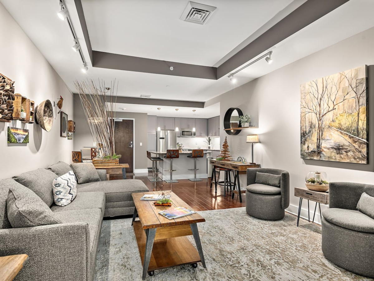 Downtown Condo with Stunning Mountain Views