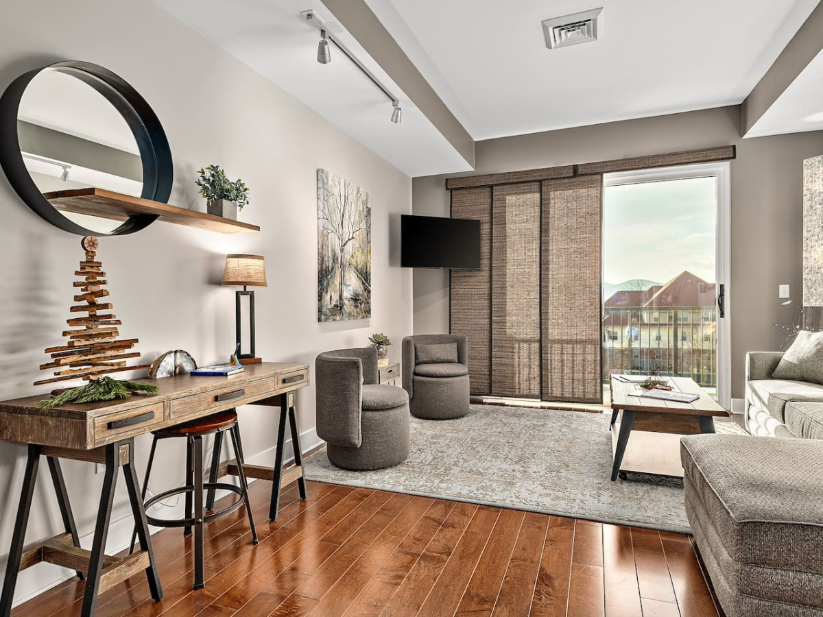 Downtown Condo with Stunning Mountain Views 2